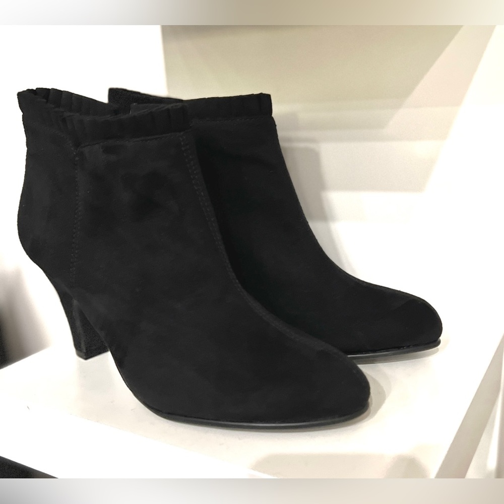 Black Ruffle Top Booties - Picture 6 of 6